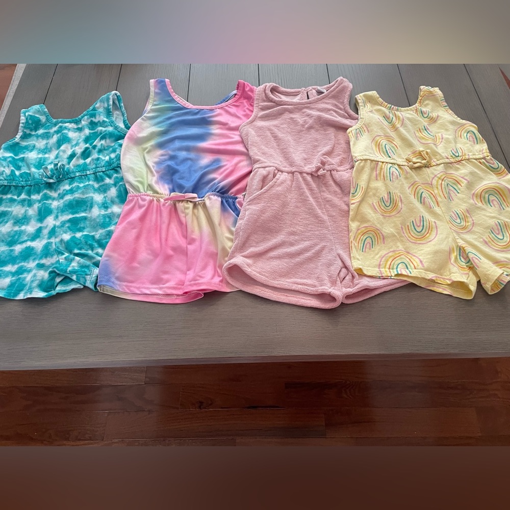 Little girl’s rompers